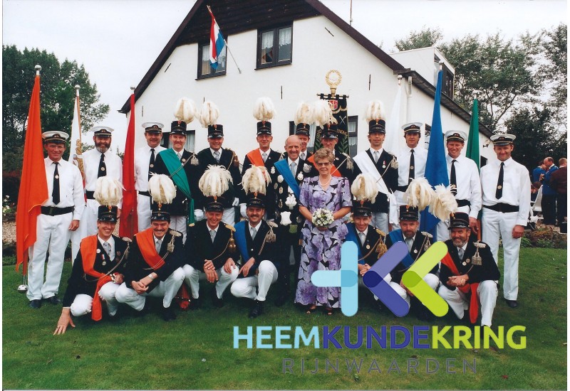 Aerdtkermis 1993 Afhalen Koning en hofhouding Koningspaar L. Heijmen en J. Heijmen-Staring Huis achtergrond De Peppelhof van fam. Heijmen. Coll. T.Hendriksen F00000199